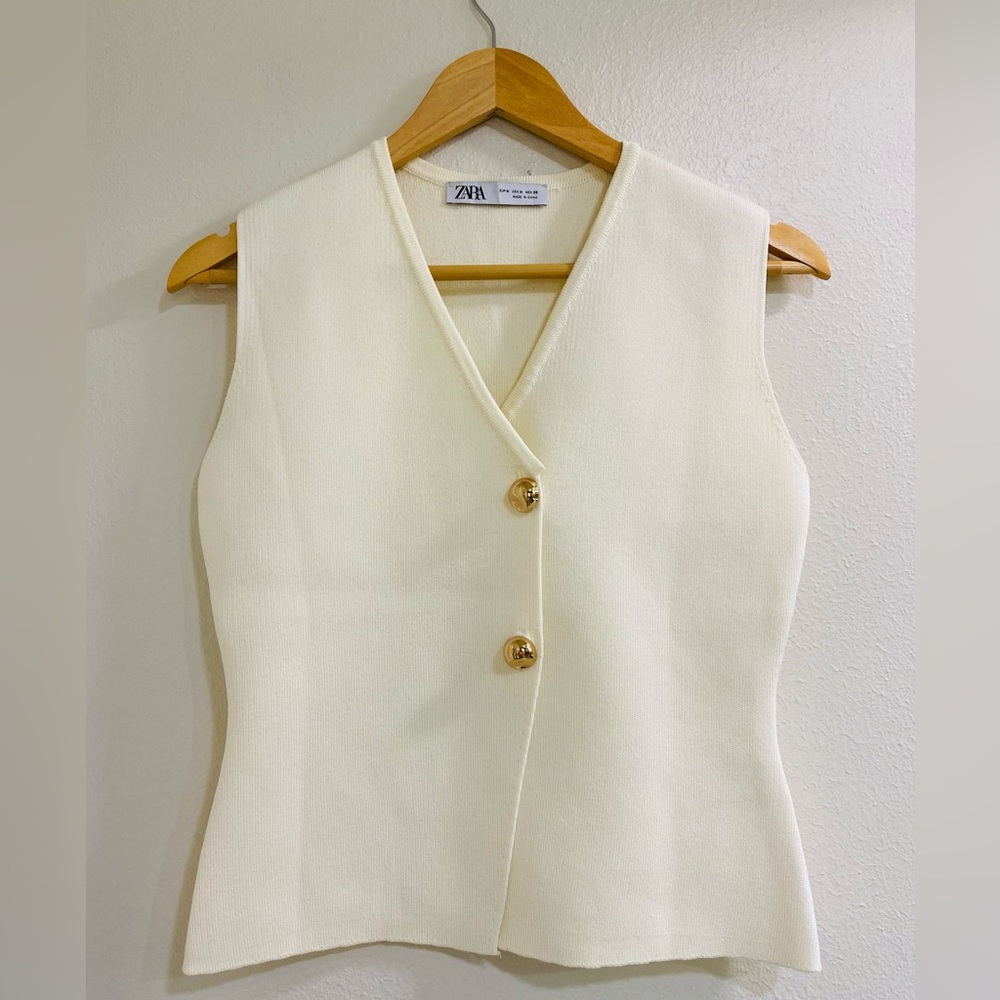 Zara Cream Sleeveless V-Neck Buttoned Vest